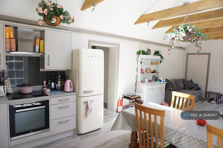 1 bedroom house in Outside Guest Suite At Easthampnett , Easthampnett, Chichest (1 bed) (#2646417)