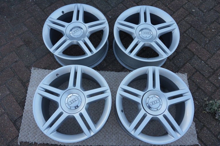 Set of four genuine 17-inch Audi Alloy Wheels - 8E0601025AS