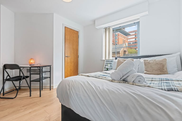 Cosy 2-Bed City Centre Apartment | Fully Furnished | All Bills Included | Canal View