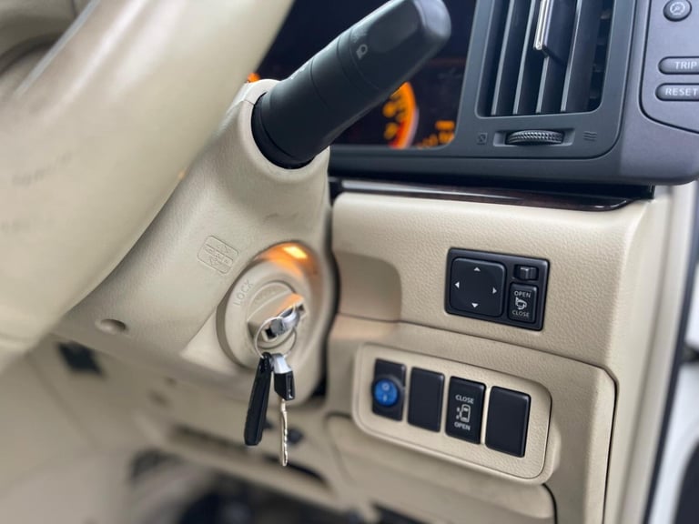 2006 NISSAN ELGRAND E51 AUTO