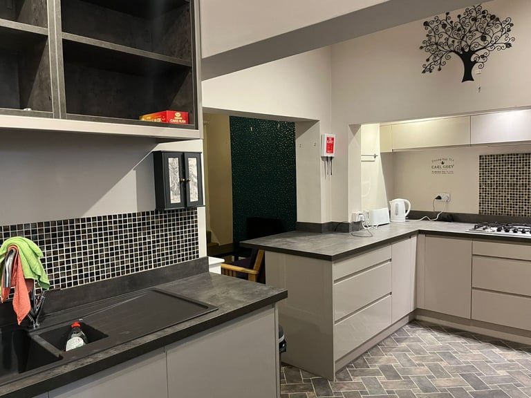 Supported accommodation Rooms to let B25