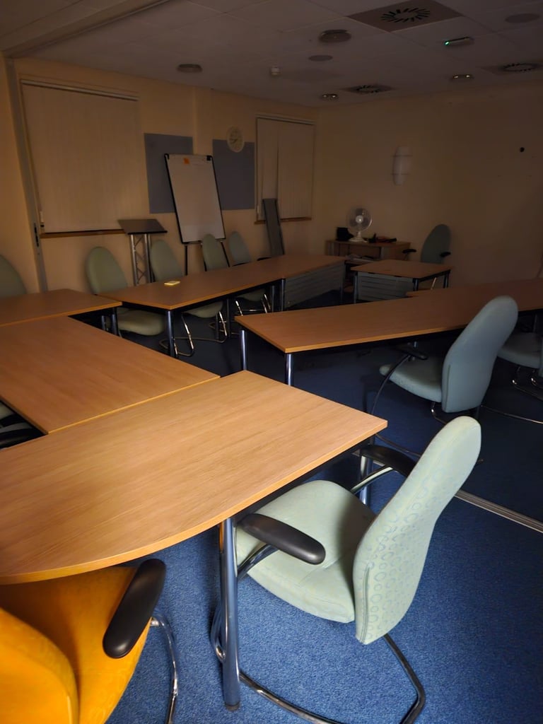 JOBLOT Office Furniture SURPLUS STOCK For Sale Over 100 Desks/Chairs/Cabinets/Cupboards 12