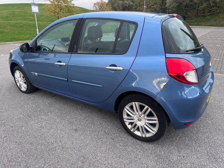 2011 Renault Clio 1.6 VVT Initiale TomTom Auto Euro 5 5dr HATCHBACK Petrol Automatic