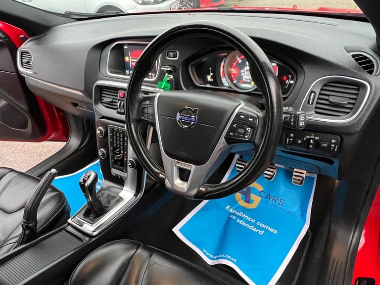 2015 Volvo V40 2.0 D4 R-Design Nav Hatchback 5dr Diesel Manual Euro 6 (s/s) (190 ps) HATCHBACK Di...