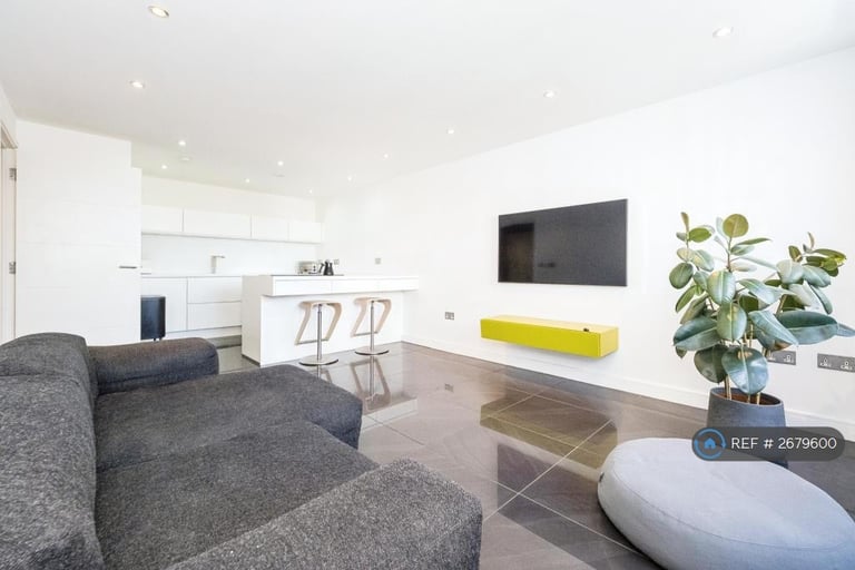 2 bedroom flat in Gabrielle House, Ilford, IG2 (2 bed) (#2679600)