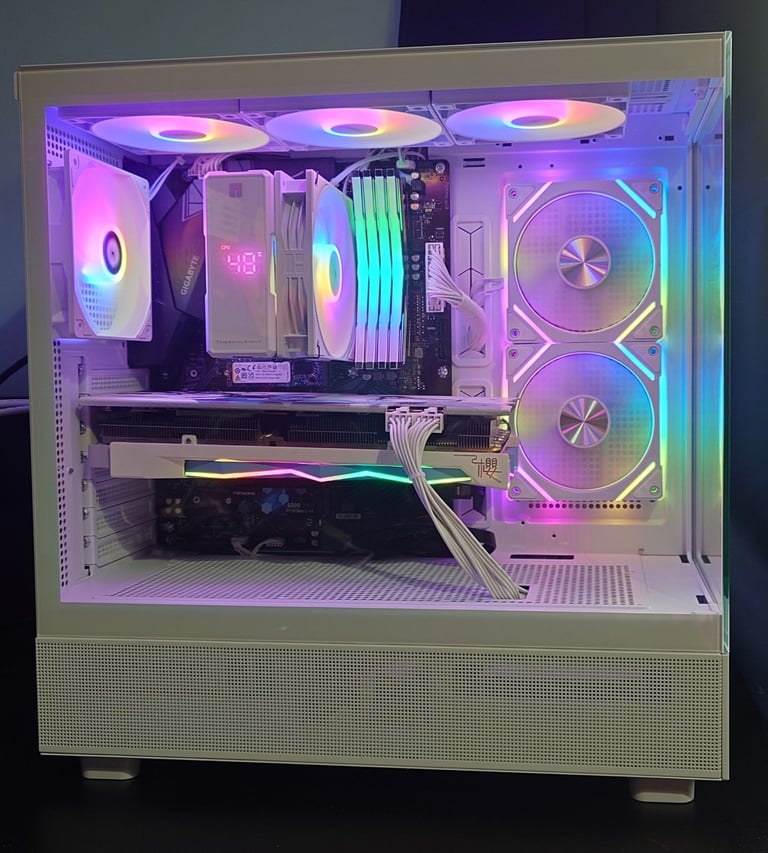 White Powerful Custom Gaming PC | RX 6800XT 16GB | Ryzen 7 3800X | 32GB RAM | 2TB SSD | Win 11 Pro
