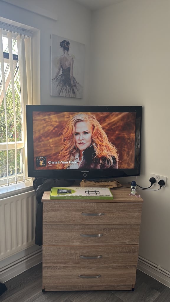 Samsung 40inch Tv missing stand