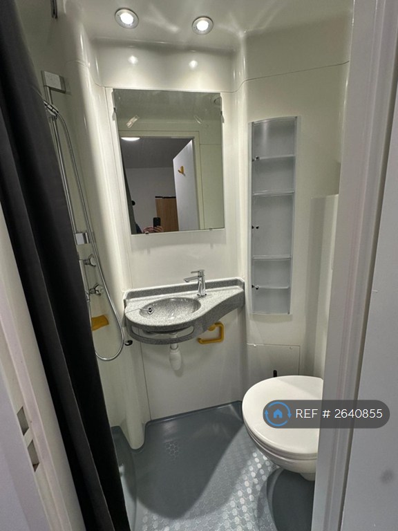 Studio flat in College House, Alum Rock, Birmingham, B8 (#2640855)
