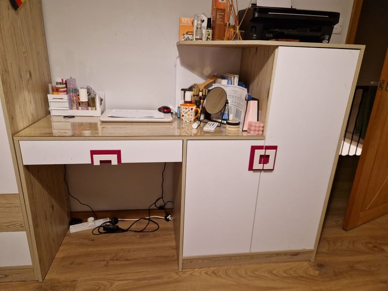 Desk with incorporated storage units