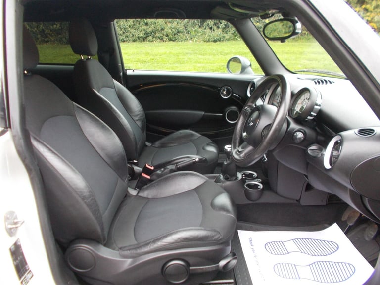 2011 MINI Hatch 1.6 Cooper Soho Euro 5 (s/s) 3dr HATCHBACK Petrol Manual