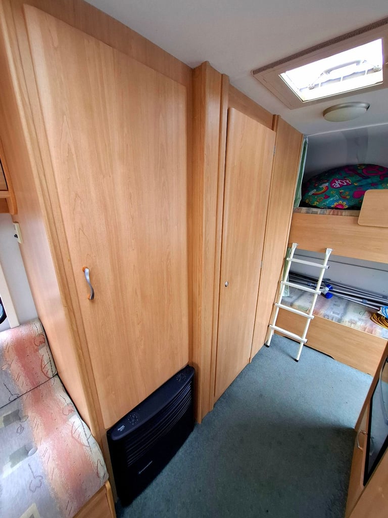 Lighweight 4 berth Lunar Zenith caravan 2004 year 