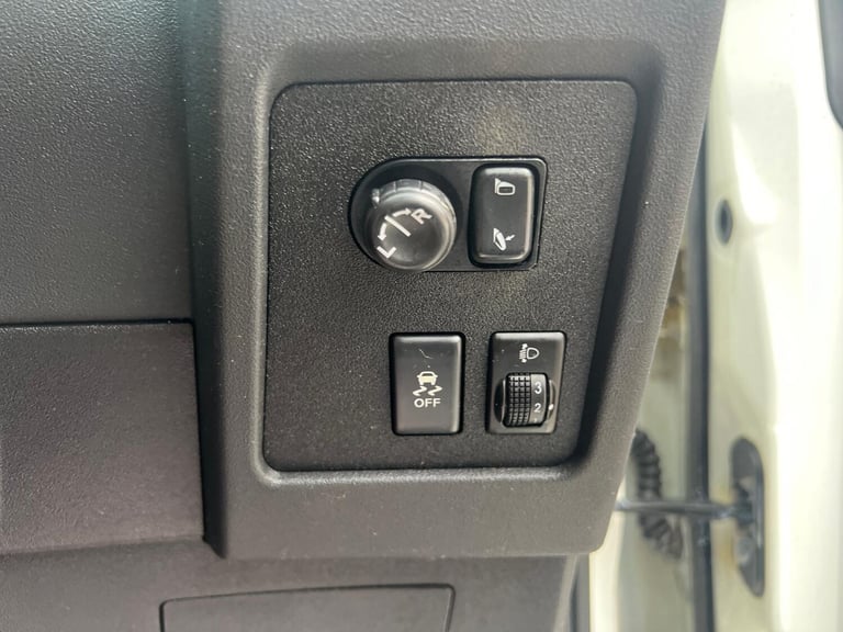 Nissan Qashqai 1.6 Acenta 2WD Euro 5 (s/s) 5dr Petrol Manual - Image 17