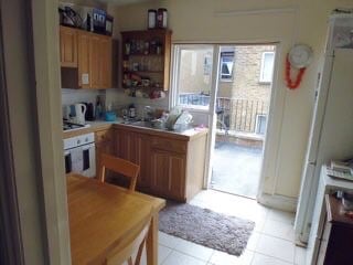 Room with single bed in Fulham