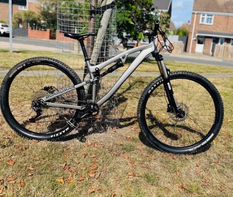 BOARDMAN MTR 8.6 FULL SUSPENSION MOUNTAIN BIKE !