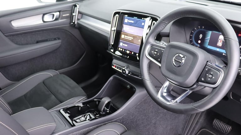 2025 Volvo XC40 B4 (P) Ultra Dark (Sunroof, Pilot Assist, 21' Alloys, BLIS) ESTATE Petrol/Electri...
