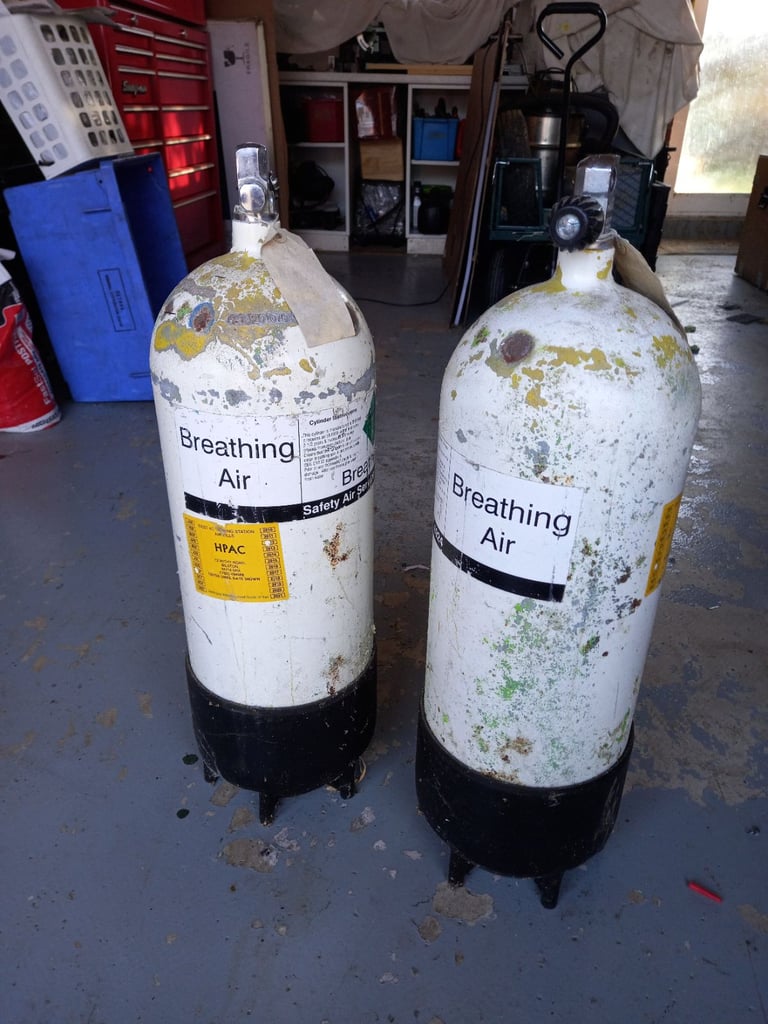 image for 2 15 litre diving bottles 