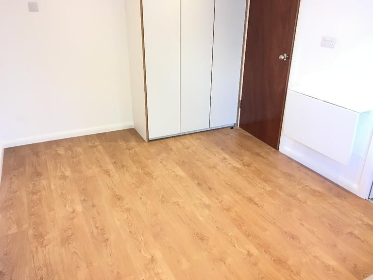 Includes Bills New Studio Flat DBedRoom Shower Separate Kitchen Garden NearTubeBusShopsGreen Space 