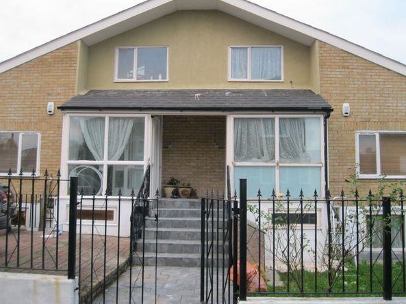 D0SS 2DBLE ROOM+2BATH ROOM ADOPTABLE FLAT OK2SINGLES SHARE KITCH ONLY INCLUDE  BILLS NEAR CLAP JUNC