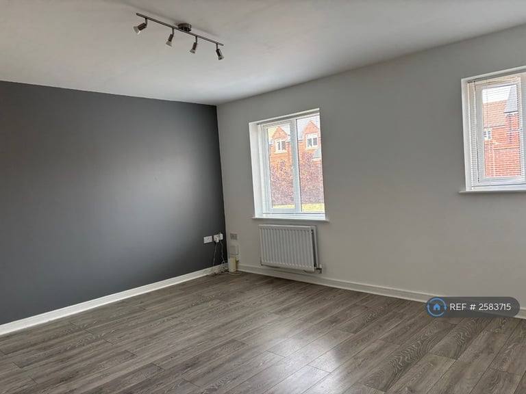 2 bedroom flat in Burrows Crescent, Chipping Norton, OX7 (2 bed) (#2583715)