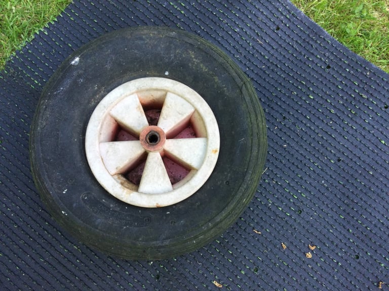WheelBarrow Wheel…..Wheel Barrow Wheel….!