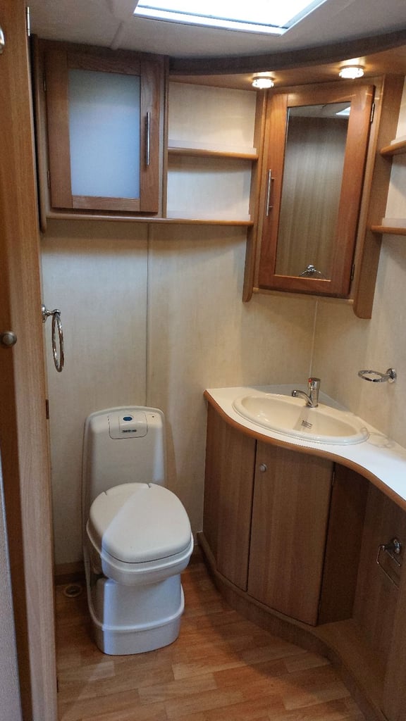 2008 Coachman VIP 520 4 Berth