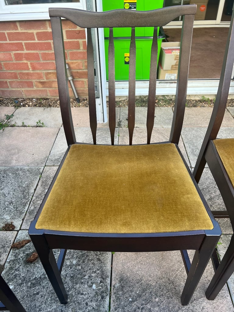 Stag Extendable Dining Table & 6 Chairs – Classic Vintage Set