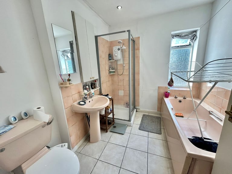 Spacious and Seprate 1 Bed Flat for rent in– NG7 2EB