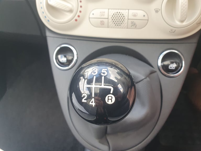 2018 (68) Fiat 500 Lounge 1.2 3 Door Hatchback - Low Mileage/Full Service History