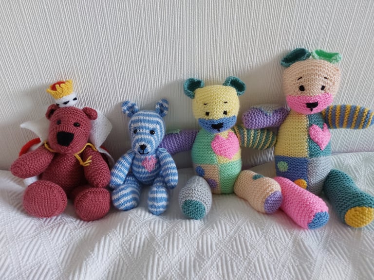Knitted teddies