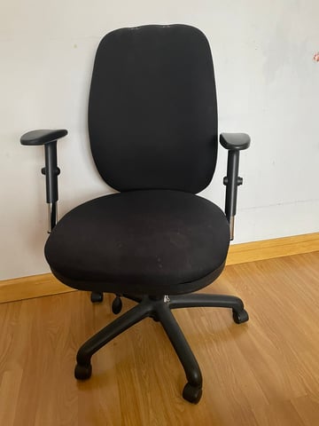 Gumtree desk deals chair