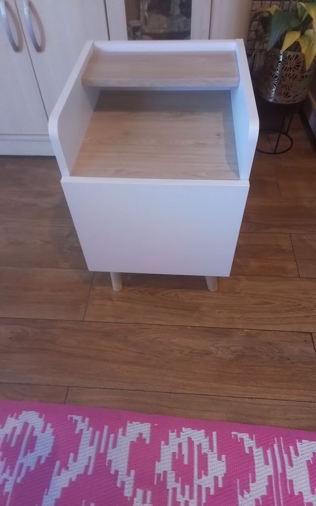 BEDSIDE DRAWER/TABLE 