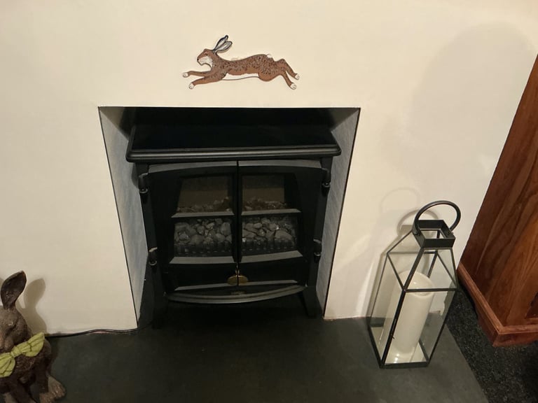 DIMPLEX lovely electric stove with 2 heat settings  and lovely flame effect 