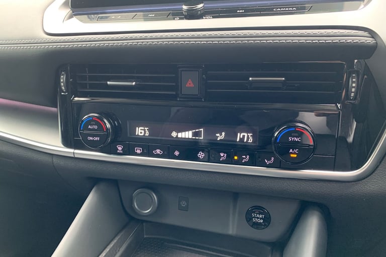 2025 Nissan Qashqai 1.5 E-Power N-Connecta [Glass Roof] 5dr Auto Hatchback Hybrid Automatic