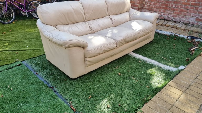 Lether sofa 3 seaters   Italian leather sofa beage 