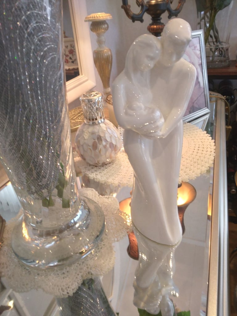 image for MOMENTS BY COALPORT THE GIFT OF LOVE AS NEW ON BOX ONLY£10