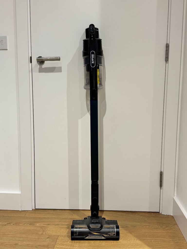 Shark Cordless Stick Vacuum Cleaner [IZ103UKGB]Anti Hair Wrap, Single Battery, Dark Blue