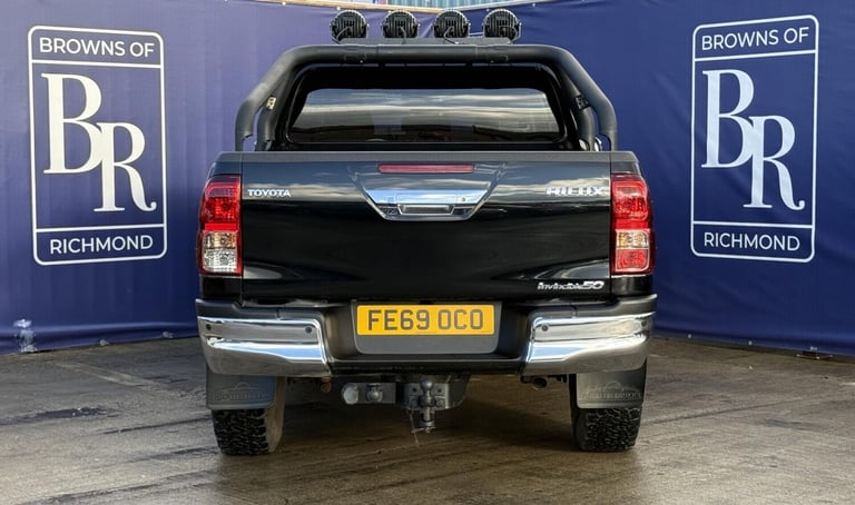 2019 Toyota Hilux 2.4 D-4D Invincible 50 Pickup Double Cab 4dr Diesel Auto 4WD Euro 6 (s/s) ( Pic...