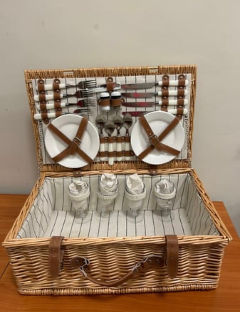 image for Picnic Basket - 4 Person with Plates & Cutlery