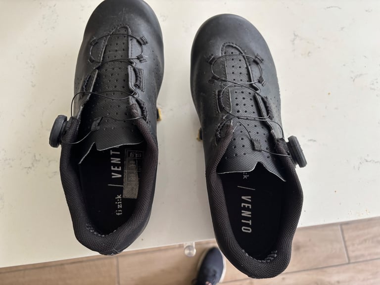 Vento shoes and Shimano pedals 