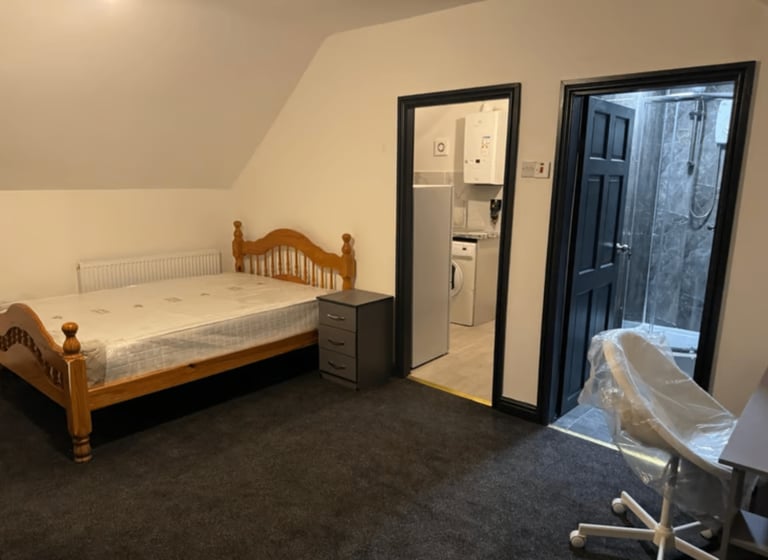 image for Modern 1-Bedroom Flat | Furnished | Fitted Kitchen | Parking | Burley Street, Leeds - LS3