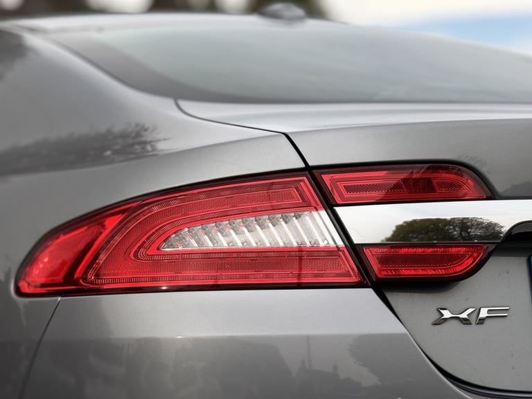 2012 Jaguar XF 3.0d V6 Luxury Saloon 4dr Diesel Auto Euro 5 (240 ps) Saloon Diesel Automatic