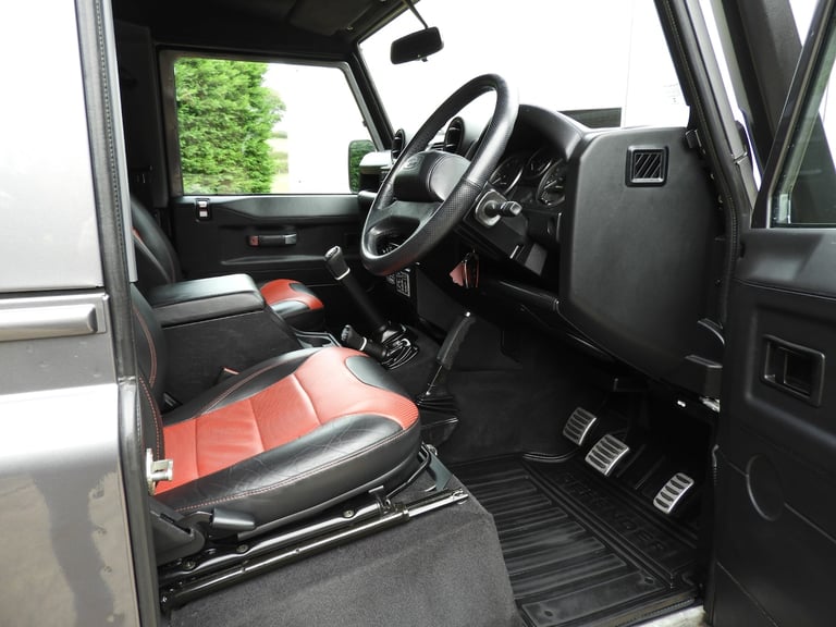 2016/16 LAND ROVER DEFENDER 90 2-2TDCI LIMITED EDITION ADVENTURE S/W IMMACULATE
