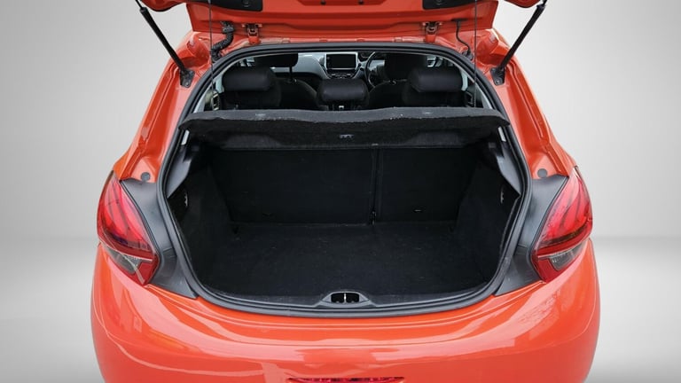 2016 Peugeot 208 1.2 PureTech XS-White 5dr HATCHBACK PETROL Manual