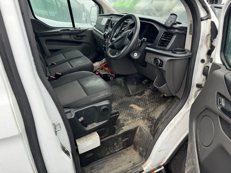 2018/68 FORD TRANSIT CUSTOM 130PS EURO 6 A/C RUNS DRIVES PRICE IS PLUS VAT 