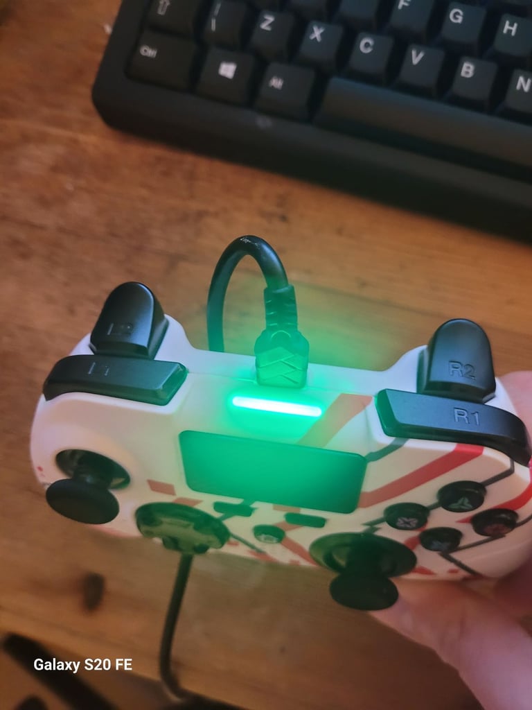 preloved xrocker Game Controller Black Wired PC USB - minor right thumbstick drift