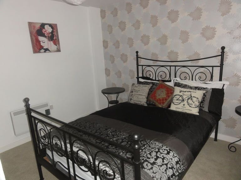 Immaculate ground floor fully-furnished apartment in Victoria Park, Manchester
