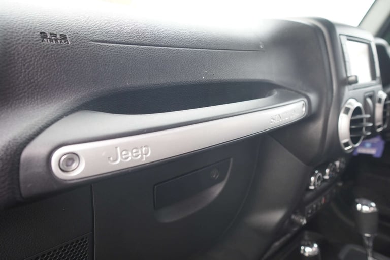 2015 Jeep Wrangler 2.8 CRD Overland 2dr Auto CONVERTIBLE DIESEL Automatic