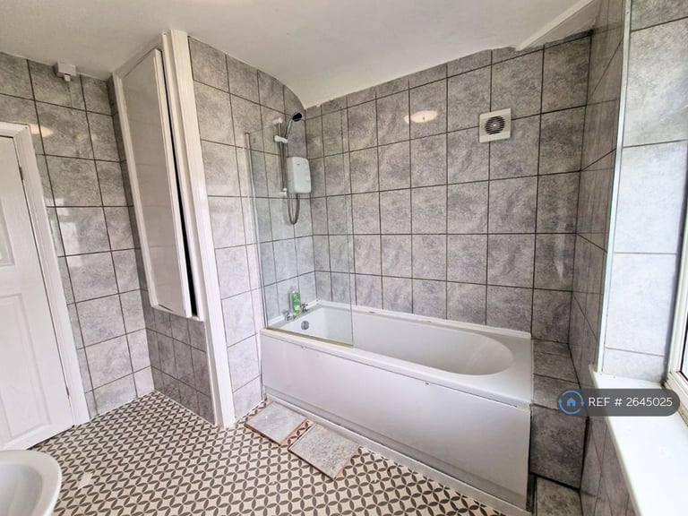 3 bedroom house in Aylesbury Crescent, Birmingham, B44 (3 bed) (#2645025)
