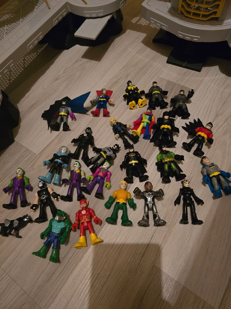 Imaginext batcave with characters amd vechiles