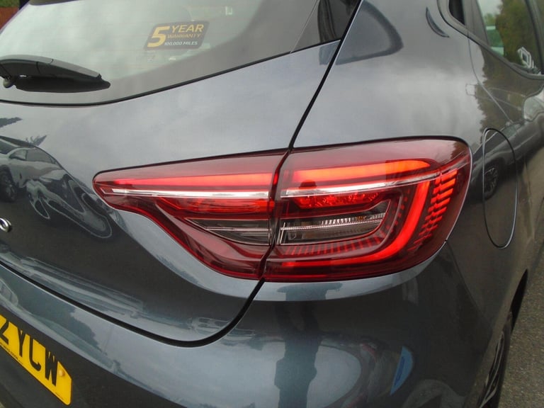 2022 Renault Clio 1.0 TCe Iconic Euro 6 (s/s) 5dr HATCHBACK Petrol Manual